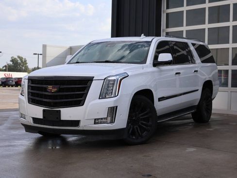 Used 2019 Cadillac Escalade ESV Luxury AWD/4WD image 3