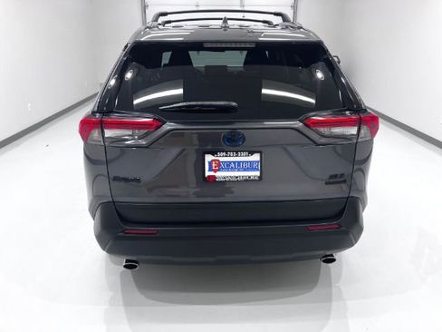 Used 2021 Toyota RAV4 XLE w/ XLE Grade Weather Package image 7
