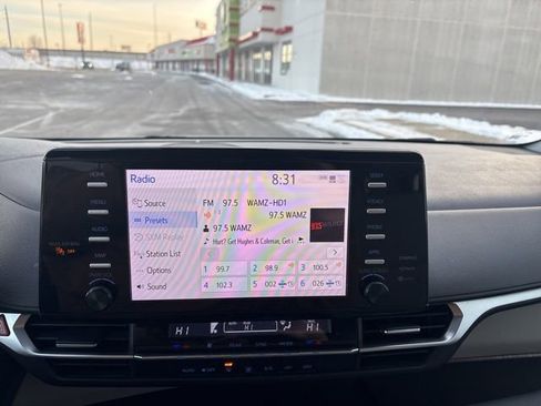 Used 2022 Toyota Sienna LE image 11