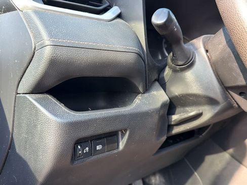 Used 2021 Toyota RAV4 LE AWD/4WD image 11