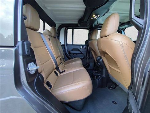 Used 2020 Jeep Gladiator Overland AWD/4WD image 13