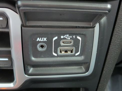 Used 2025 Jeep Gladiator Sport AWD/4WD image 20