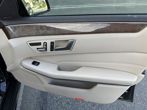 Used 2014 Mercedes-Benz E 250 BlueTEC Sedan image 17