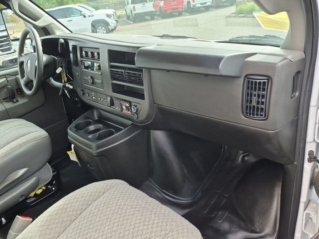 New 2025 GMC Savana 3500 w/ Power Convenience Package RWD image 19
