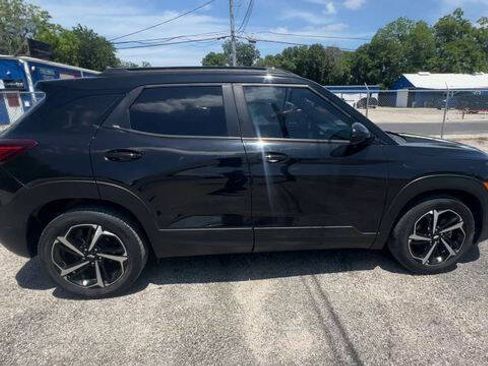 Used 2023 Chevrolet TrailBlazer RS w/ Sun and Liftgate Package FWD image 9