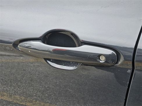 Used 2025 Toyota Camry SE image 9