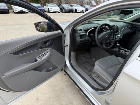 Used 2016 Chevrolet Impala LS w/ Power Convenience Package image 9