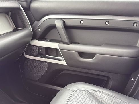 Used 2020 Land Rover Defender 110 First Edition image 23