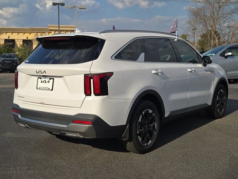 Used 2025 Kia Sorento S w/ Panoramic Sunroof Package image 6