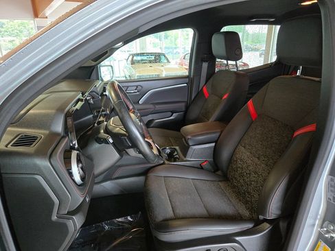 Used 2023 Chevrolet Colorado Z71 w/ Z71 Convenience Package 2 AWD/4WD image 13