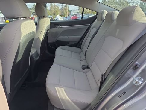 Used 2019 Hyundai Elantra SE image 14