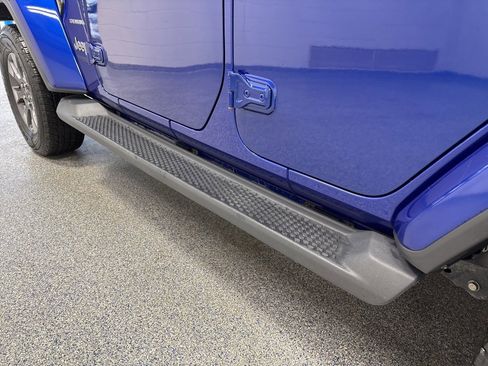 Used 2018 Jeep Wrangler Unlimited Sahara image 9