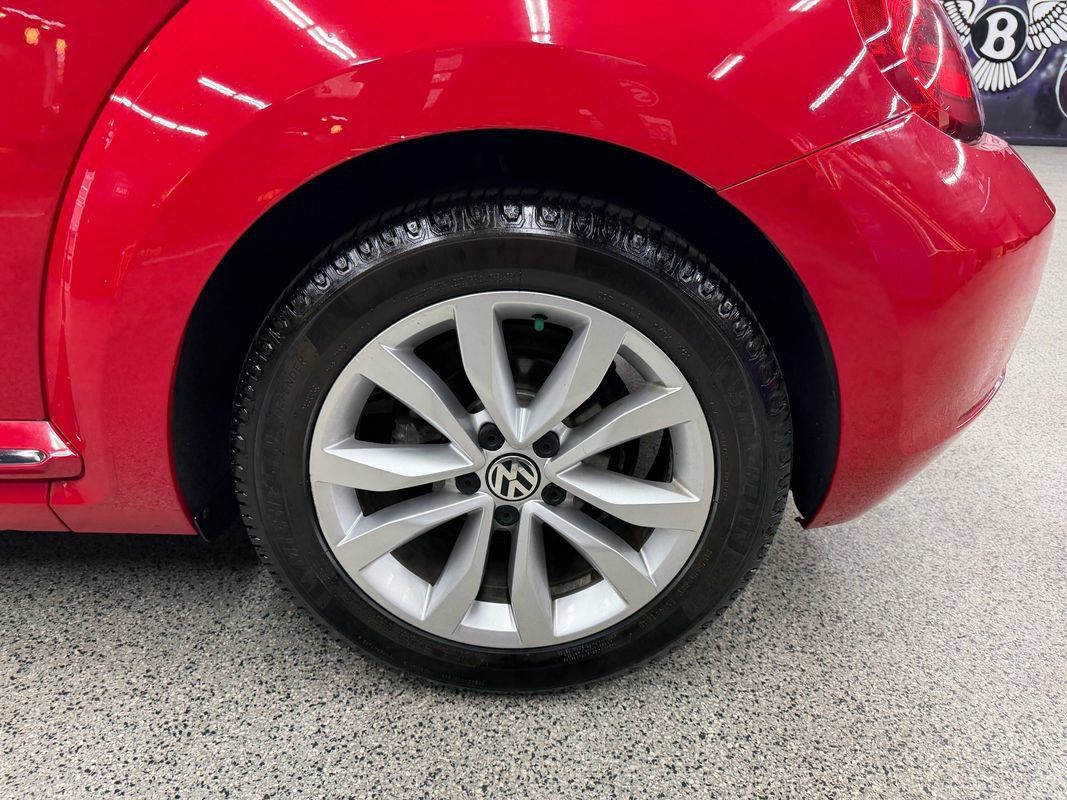 Used 2013 Volkswagen Beetle TDI FWD image 26