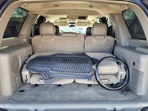 Used 2004 Chevrolet Tahoe LT w/ LT Preferred Equipment Group image 11