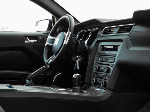 Used 2012 Ford Mustang GT Premium image 21