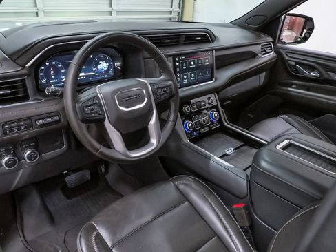 Used 2023 GMC Yukon XL Denali AWD/4WD image 2