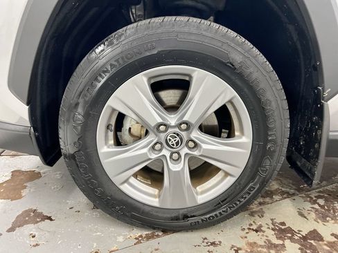 Used 2022 Toyota RAV4 XLE AWD/4WD image 26