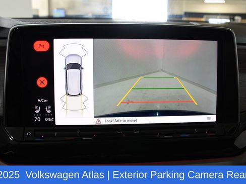 Used 2025 Volkswagen Atlas SEL AWD/4WD image 18