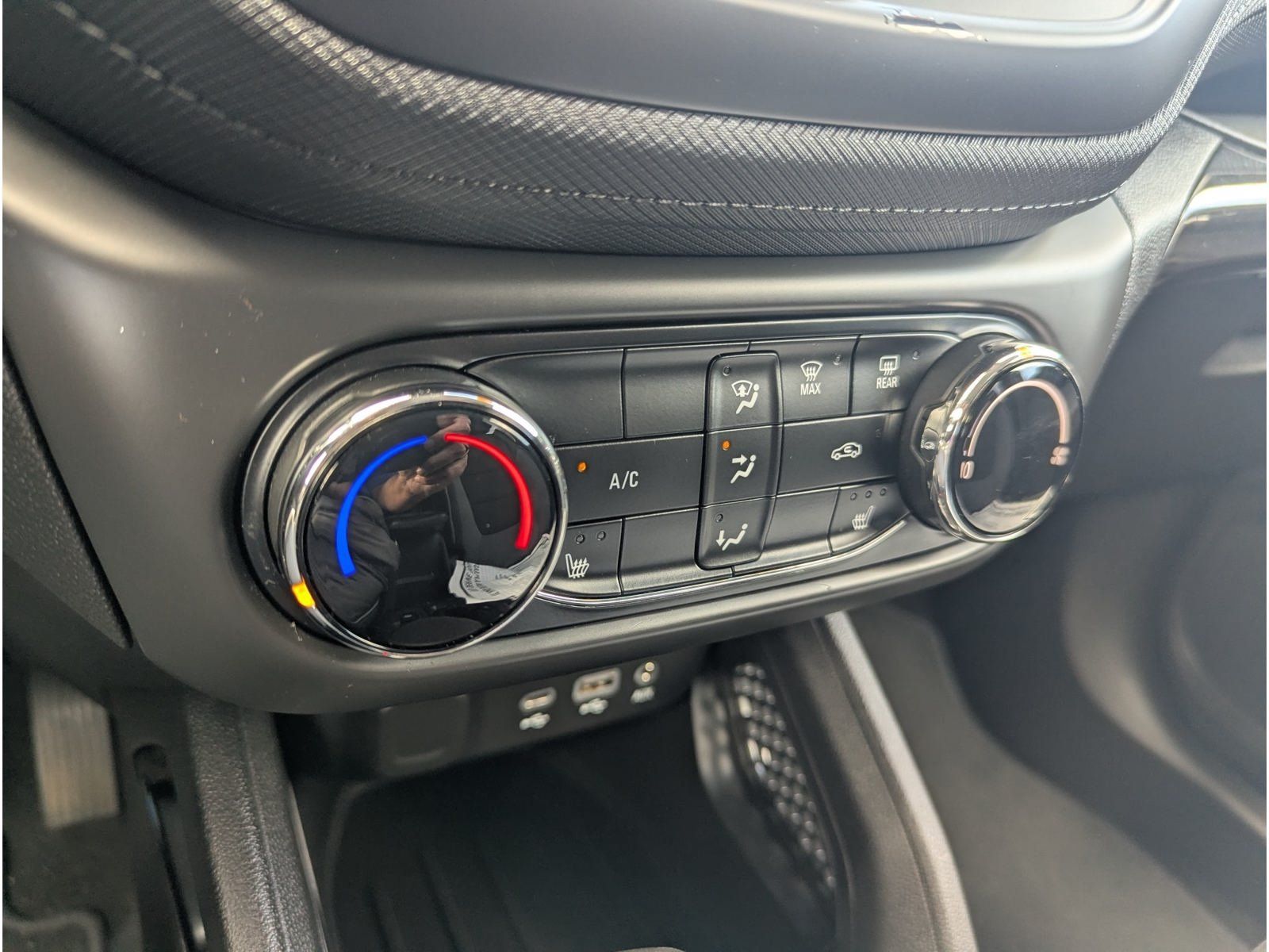 Used 2023 Chevrolet TrailBlazer LT FWD image 18