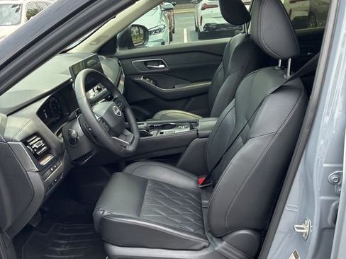 Used 2025 Nissan Rogue Platinum w/ Tech Package FWD image 13