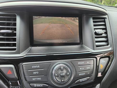 Used 2015 Nissan Pathfinder SV AWD/4WD image 9