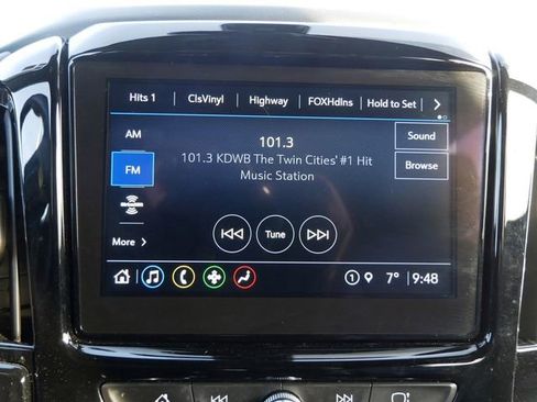 Used 2023 Chevrolet Traverse LT w/ Rear Camera Mirror Package image 18