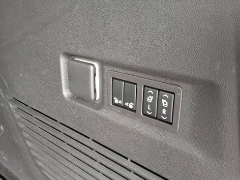 Used 2023 GMC Yukon XL Denali Ultimate image 11