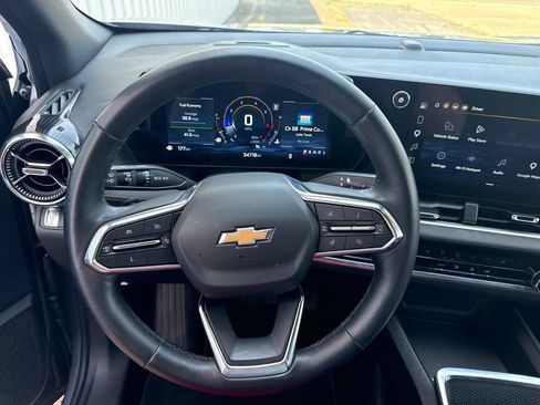 Used 2025 Chevrolet Equinox LT FWD image 12