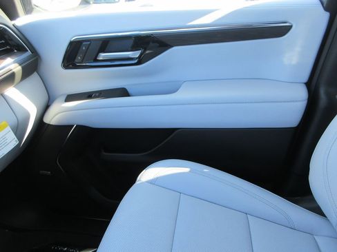 New 2026 Chevrolet Suburban Premier image 36