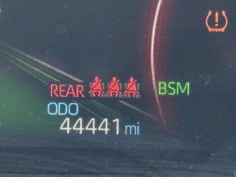 Used 2025 Toyota RAV4 XLE FWD image 16