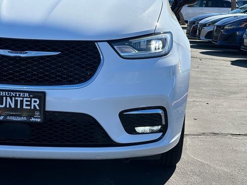 Certified 2024 Chrysler Pacifica Touring-L image 10