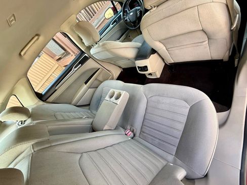 Used 2019 Ford Fusion SE FWD image 35