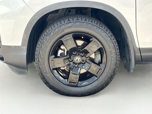 Certified 2024 Honda Ridgeline Black Edition image 37