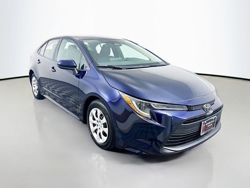 Used 2023 Toyota Corolla LE image 3