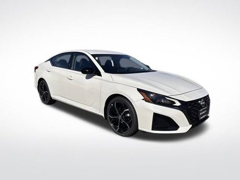 New 2025 Nissan Altima 2.5 SR image 2