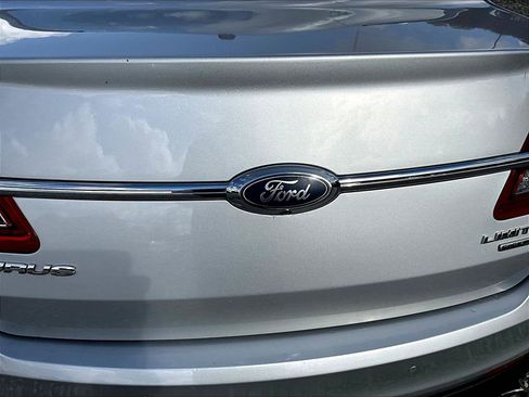 Used 2018 Ford Taurus Limited image 7
