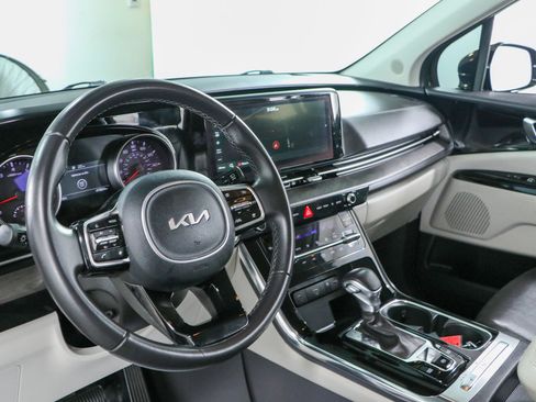 Used 2024 Kia Carnival EX FWD image 22