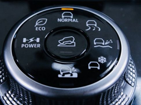 Used 2023 Mitsubishi Outlander SE image 17