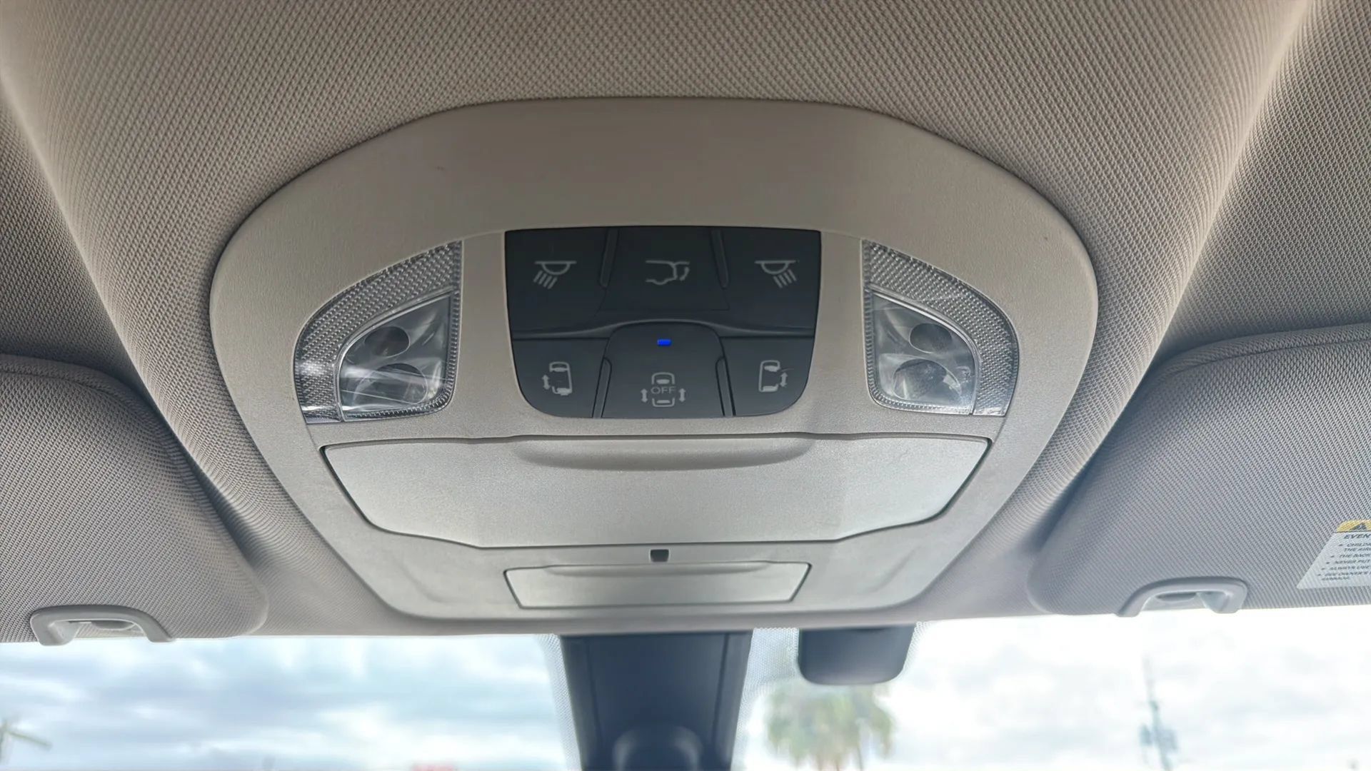 Used 2020 Chrysler Pacifica Touring-L FWD image 14