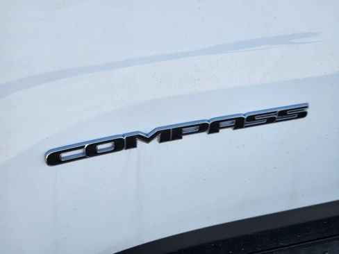 New 2026 Jeep Compass Latitude image 12