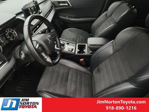 Used 2024 Mitsubishi Outlander SE image 15