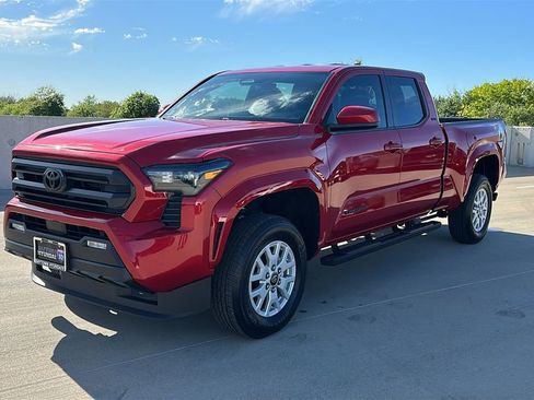 Used 2025 Toyota Tacoma SR5 AWD/4WD image 9