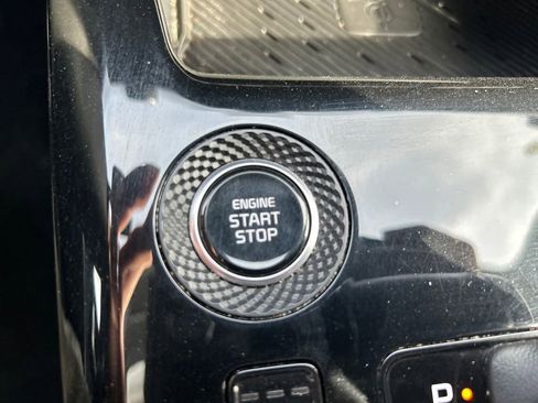 Used 2023 Kia Niro EX image 16