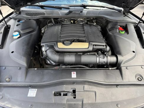 Used 2017 Porsche Cayenne AWD/4WD image 34