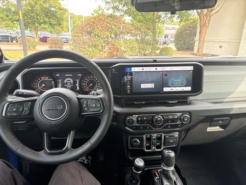 Used 2024 Jeep Wrangler Unlimited Sport AWD/4WD image 29