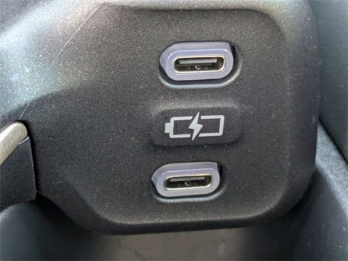 Used 2023 Toyota Crown Limited image 24