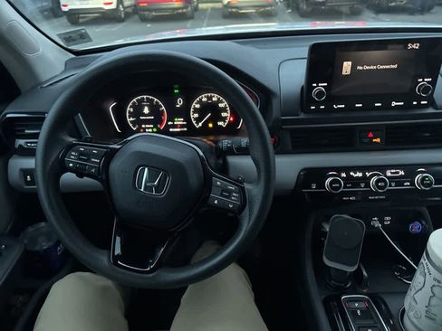 Used 2023 Honda Pilot LX image 17