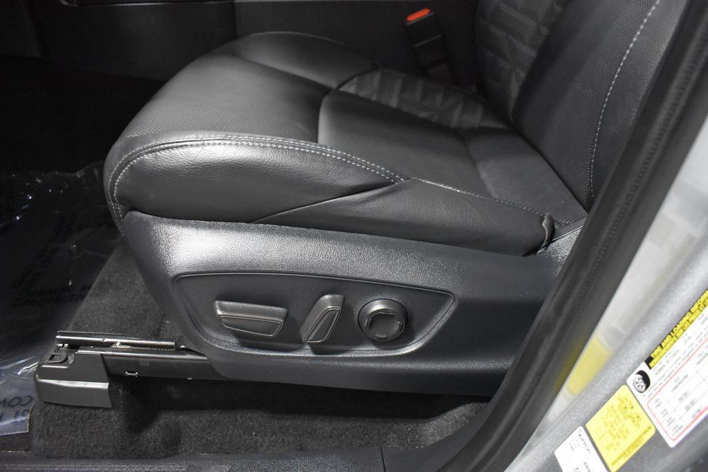 Used 2024 Toyota Tacoma TRD Off-Road w/ TRD Off Road Premium Package AWD/4WD image 20