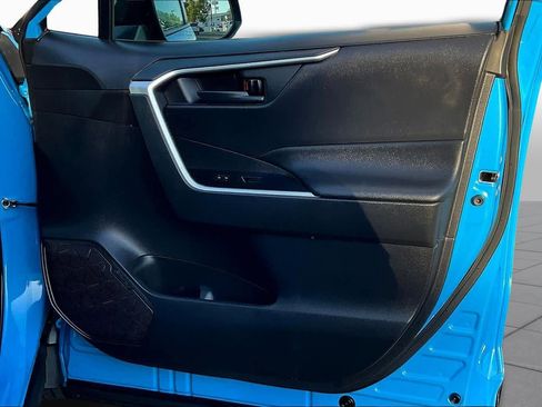 Used 2021 Toyota RAV4 LE image 20