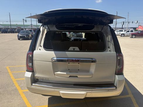 Used 2015 GMC Yukon Denali w/ Touring Package AWD/4WD image 12